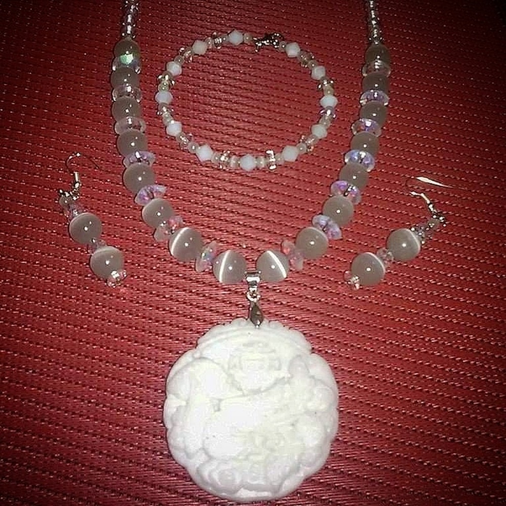 NECKLACE,  BRACELET & EARRINGS SET
